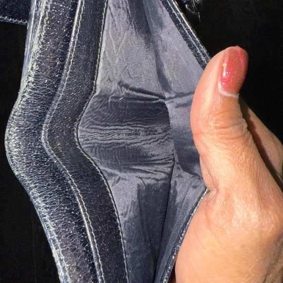 Gucci Black Wallet with Silver Accent - Picture 9 of 10